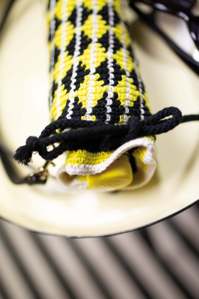 close up tas